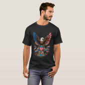 アメリカ独立250周年 自由 強さ 愛国的な鷲 Tシャツ (正面フル)