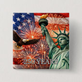 アメリカ独立250周年 7月4日 自由の鷲 花火 USA 缶バッジ (正面)