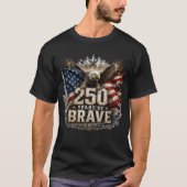 アメリカ生誕250周年 勇敢な土地 7月4日 Tシャツ (正面)