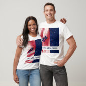 アメリカ神はアメリカの愛国心を祝福7月の男性の4日 Tシャツ (ユニセックス)