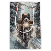 アメリカ秋田犬がオートバイクリスマスにライディング ミディアムペーパーバッグ (正面)