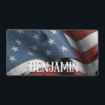 アメリカ素朴国旗のモノグラム デスクマット<br><div class="desc">この美しいデスクマットは赤動揺して、白、青のアメリカ国旗の背景を備えている。名前を追加して本当に個人的なものにする。贈り物素晴らしをする。Simple Farmhouse Pressによって作成。</div>