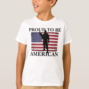 アメリカ誇りを持った国旗に非常に愛国心がある Tシャツ