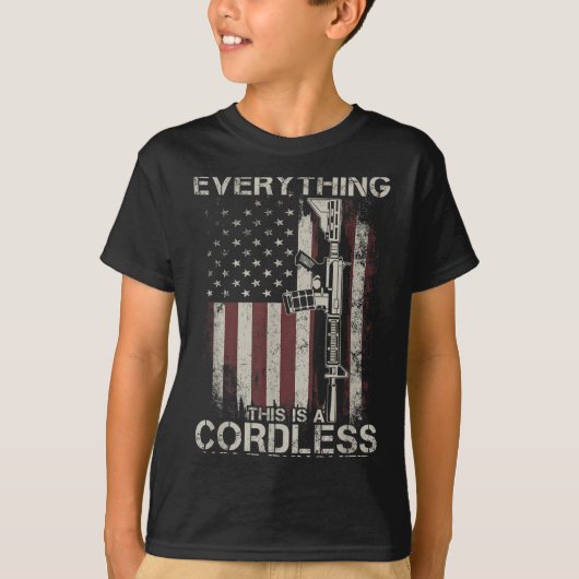 アメリカ誇りを持った国旗の退役軍人ガンライツTlt Corrls Tシャツ (正面)