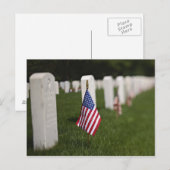 アメリカ退役軍人の墓に掲げられたアメリカ国旗 ポストカード (正面/裏面)