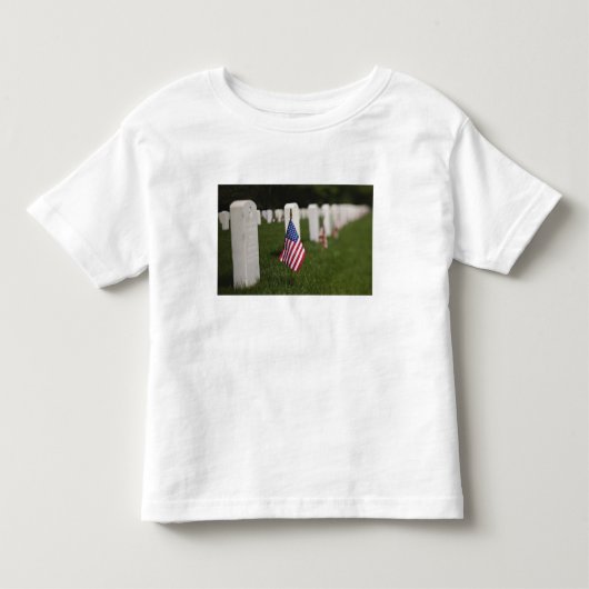 アメリカ退役軍人慰霊碑のアメリカ国旗 トドラーTシャツ (正面)