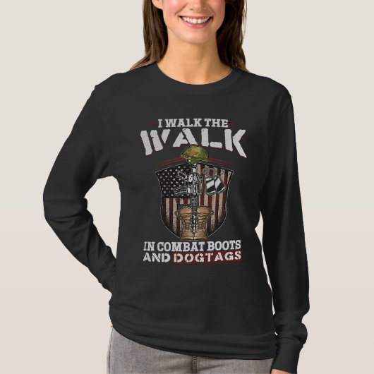 アメリカ退役軍人 戦闘ブーツとドッグタグで歩く Tシャツ (正面)