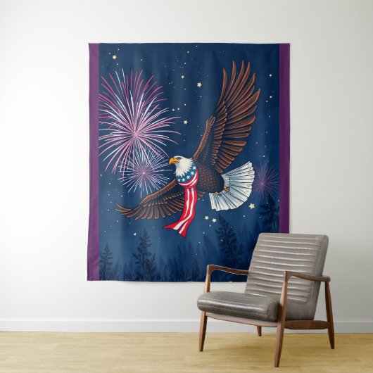 アメリカ飛んでいる国旗のスカーフと花火を持つハゲのワシ タペストリー (インサイチュ)