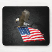 アメリカ飛んでいる国旗を掲げたハゲのワシ マウスパッド (正面)