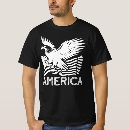 アメリカ飛んでいる、イーグル米州旗 Tシャツ (正面)