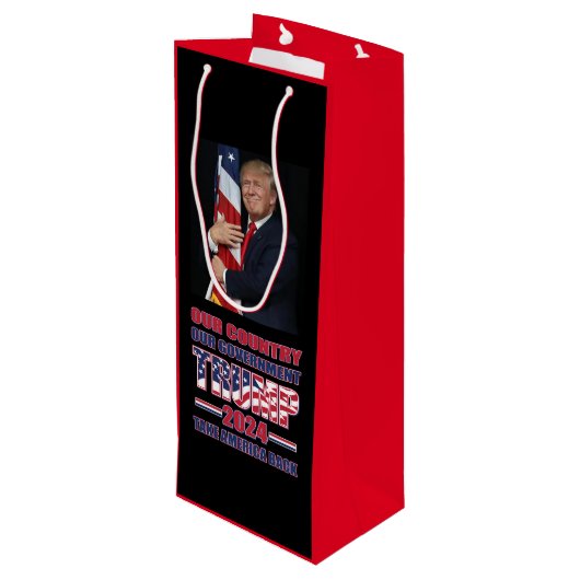 アメリカ2024年のファーストトランプ ワインギフトバッグ (裏面アングル)