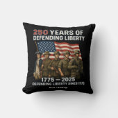 アメリカ250誕生日米国国旗の軍隊パレード クッション (正面)