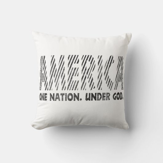 アメリカ、アメリカTシャツの神の下の国 クッション (正面)
