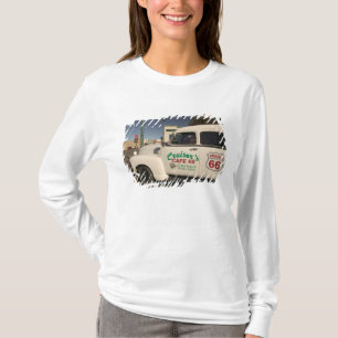 アメリカ、アリゾナ州、ウィリアムズ:クルーザーズカフェ 66 オールド Tシャツ