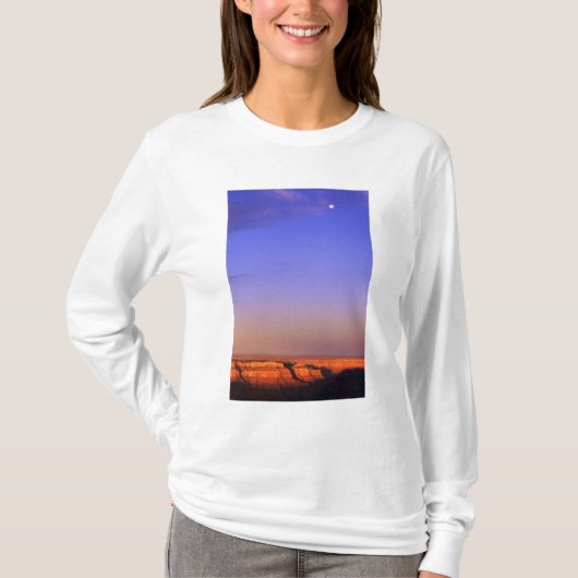 アメリカ、アリゾナ州、グランドキャニオン国立公園。空の月が Tシャツ (正面)