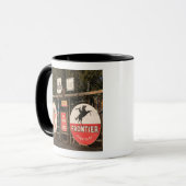 アメリカ、アリゾナ州、セドナ: アンティークの広告看板 マグカップ (正面左)