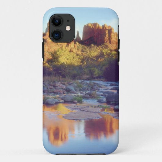 アメリカ、アリゾナ州、セドナ。大聖堂の岩が映る Case-Mate iPhoneケース (裏面)