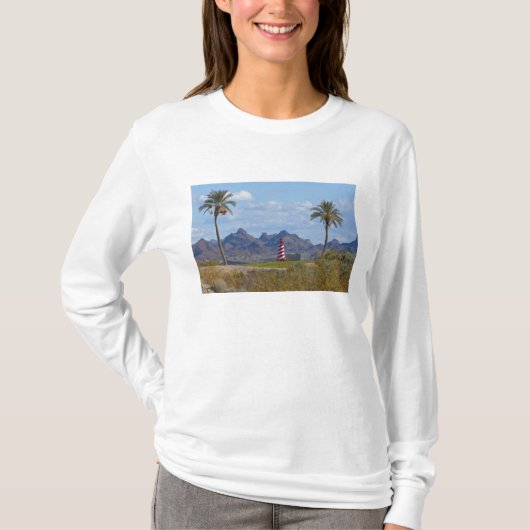 アメリカ、アリゾナ州、ハバス湖シティ。灯台の隣 Tシャツ (正面)