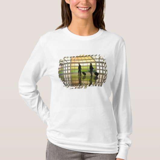 アメリカ、イリノイ州、シカゴ:オヘア国際空港 Tシャツ (正面)
