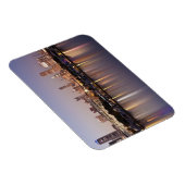 アメリカ、イリノイ、シカゴの夕暮れ時のスカイライン マグネット (右側)