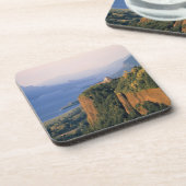 アメリカ、オレゴン、コロンビア川。サンセットアットクラウン コースター (左側)