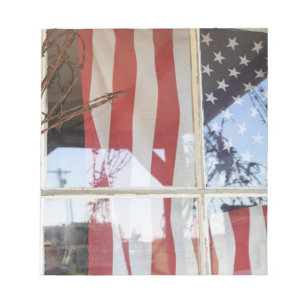 アメリカ、オレゴン、シャニコ。横のウィンドウにフラグを表示 ノートパッド