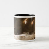 アメリカ、オレゴン、ダンディー。アーチェリーの食堂 ツートーンマグカップ (中央)