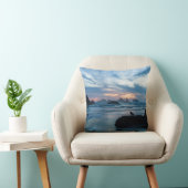 アメリカ、オレゴン、バンドンビーチ。岩上のカモメ クッション (椅子)