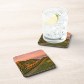 アメリカ、オレゴン、バンドン。道から見た岩 コースター (右側)