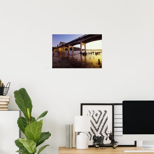 アメリカ、オレゴン、フィレンツェ。シウスロー橋と ポスター (ホームオフィス)