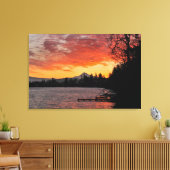 アメリカ、オレゴン。日の出の青い湖とマウントフード キャンバスプリント (インサイチュ (リビング))