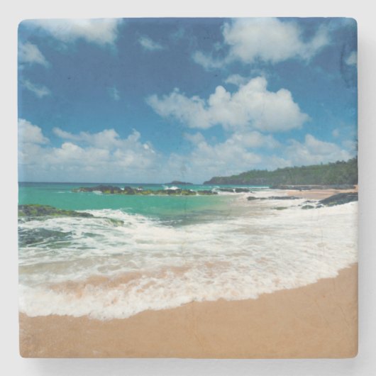 アメリカ、カウアイ、ハワイ。女が岩をよろめく ストーンコースター (正面)