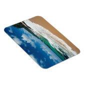 アメリカ、カウアイ、ハワイ。女が岩間を撫でる マグネット (右側)