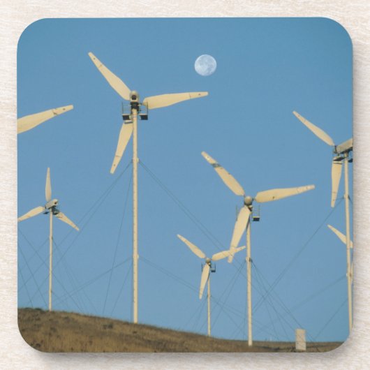 アメリカ、カリフォルニア州、アルタモントパス、風力発電機 コースター (正面)