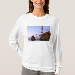 アメリカ、カリフォルニア州、サンフランシスコ。ゴールデンゲート3 Tシャツ