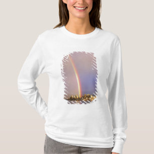 アメリカ、カリフォルニア州、シエラネバダ山脈 Tシャツ