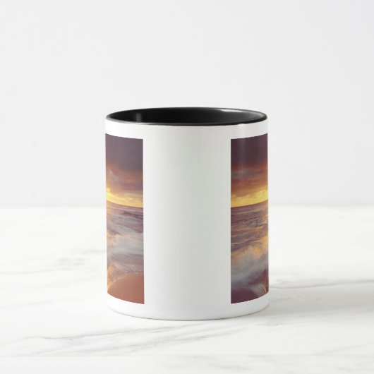 アメリカ、カリフォルニア、サンディエゴ。サンセットクリフスビーチ マグカップ (中央)