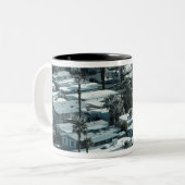 アメリカ、カリフォルニア、パーム春。トレーラーパークオン ツートーンマグカップ (正面左)