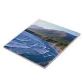 アメリカ、カリフォルニア、ビッグスール、ハイウェイ1沿いの湾。 タイル (側面)