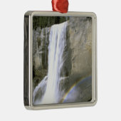 アメリカ、カリフォルニア、ヨセミテ国立公園。ベルナル メタルオーナメント (右)