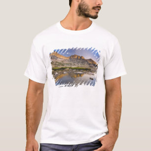 アメリカ、コロラド州、ロッキー山国家公園。嵐の雲 Tシャツ