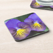 アメリカ、ジョージア、パインマウンテン。パンジーのクローズアップ コースター (左側)