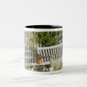 アメリカ、ジョージア、パインマウンテン。椅子 ツートーンマグカップ (中央)