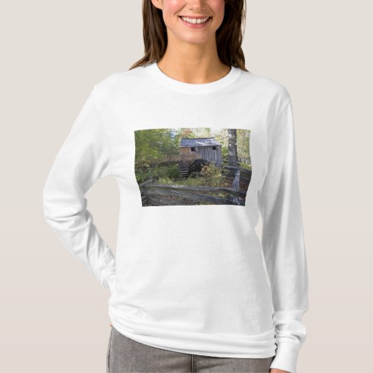 アメリカ - テネシー州。ケーブル工場(ケイディーズ・コーブ周辺) Tシャツ (正面)