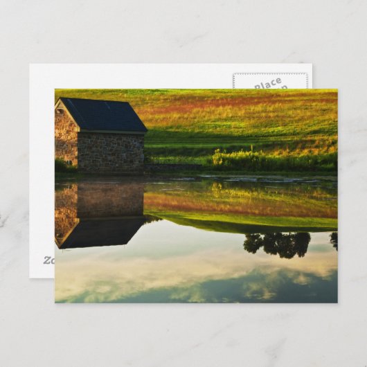 アメリカ、デラウェア、ウィルミントン。エッジ上の石造りの納屋 ポストカード (正面/裏面)