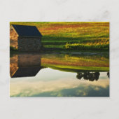 アメリカ、デラウェア、ウィルミントン。エッジ上の石造りの納屋 ポストカード (正面)