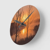 アメリカ、ニューイングランド、メイン。秋の日出 ラウンド壁時計 (傾斜)