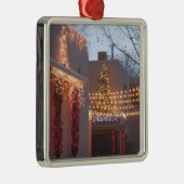 アメリカ、ニューメキシコ、サンタフェ：キャニオン・ロード・ギャラリー メタルオーナメント (右)