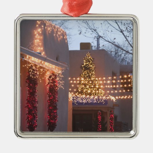 アメリカ、ニューメキシコ、サンタフェ：キャニオン・ロード・ギャラリー メタルオーナメント (正面)