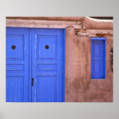 アメリカ、ニューメキシコ、サンタフェ。青いドアのビューと ポスター (正面)